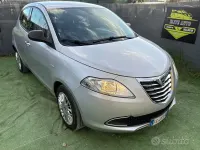 Usado Lancia Ypsilon 80 HP (58 kW) 2016 Cinzento Citadino