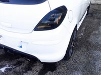 Usata Opel Corsa Edition 90 CV (66 kW) 2009 Bianco Utilitaria
