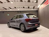 Usata VW Polo Life 95 CV (69 kW) 2022 Grigio Berlina
