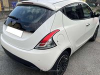 Usata Lancia Ypsilon Gold 69 CV (50 kW) 2022 Bianco Utilitaria