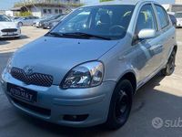 Usata Toyota Yaris Sol 65 CV (47 kW) 2004 Grigio Berlina