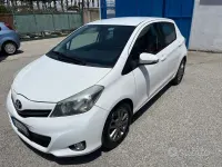 Usata Toyota Yaris Lounge 90 CV (66 kW) 2014 Bianco Utilitaria