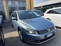 Usata VW Passat 105 CV (77 kW) 2012 Blu/azzurro Station wagon