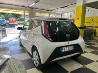 Usata Toyota Aygo X-Black 69 CV (50 kW) 2017 Bianco Utilitaria