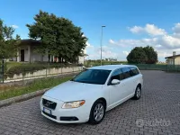 Usata Volvo V70 Summum 163 CV (119 kW) 2010 Bianco Station wagon
