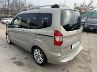 Usata Ford Tourneo Courier Titanium 101 CV (74 kW) 2015 Marrone Monovolume