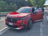 Usata Peugeot 2008 Allure 110 CV (80 kW) 2022 Rosso SUV