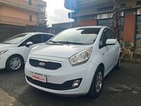 Usata Kia Venga Active 89 CV (65 kW) 2014 Bianco Utilitaria