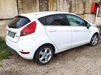 Usata Ford Fiesta 68 CV (50 kW) 2010 Bianco Utilitaria