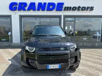 Usata Land Rover Defender SE 200 CV (147 kW) 2020 Santorini black metallizzato SUV