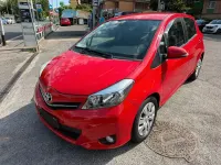 Usata Toyota Yaris Active 90 CV (66 kW) 2013 Rosso Utilitaria