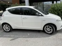 Usata Lancia Ypsilon 69 CV (50 kW) 2016 Bianco Utilitaria