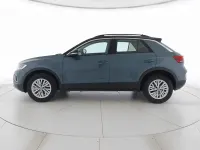 Usata VW T-Roc Life 150 CV (110 kW) 2022 Petroleum blue metallizzato deep black perlato SUV