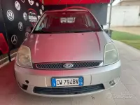 Usata Ford Fiesta Ghia 68 CV (50 kW) 2005 Grigio Utilitaria