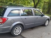 Usata Opel Astra Club 101 CV (74 kW) 2005 Grigio Station wagon