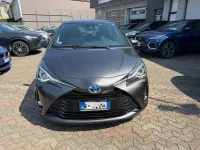 Usata Toyota Yaris Hybrid Style 73 CV (53 kW) 2018 Grigio scuro Berlina