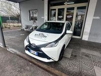 Usata Toyota Aygo X-Black 69 CV (50 kW) 2017 Bianco Utilitaria