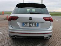 Usata VW Tiguan R-line 150 CV (110 kW) 2023 Reflex silver SUV