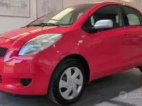 Usata Toyota Yaris Sol 69 CV (50 kW) 2007 Rosso Utilitaria