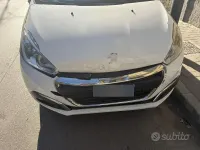Usata Peugeot 208 75 CV (55 kW) 2015 Bianco Utilitaria