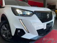 Usata Peugeot 2008 Active 102 CV (75 kW) 2022 Bianco SUV
