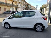 Usata Toyota Yaris Hybrid Business Edition 73 CV (53 kW) 2019 Bianco Berlina