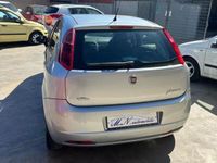Usata Fiat Grande Punto Dynamic 65 CV (47 kW) 2008 Grigio metallizzato Utilitaria