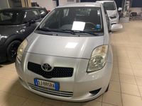 usata Toyota Yaris 1.0 5 porte NEOPATENTATI