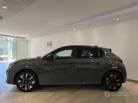 Usata Peugeot 208 Allure 101 CV (74 kW) 2025 Grigio Utilitaria