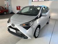 Usata Toyota Aygo Cool 72 CV (52 kW) 2019 Argento Utilitaria
