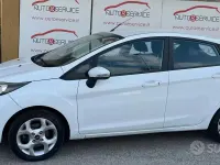 Usata Ford Fiesta 75 CV (55 kW) 2015 Bianco Utilitaria