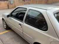 Usata Ford Fiesta 75 CV (55 kW) 2000 Grigio Utilitaria