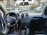 Usata Ford Fiesta 75 CV (55 kW) 2007 Grigio Utilitaria