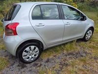 Usata Toyota Yaris Sol 69 CV (50 kW) 2008 Grigio Utilitaria