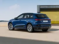 Uusi Audi Q6 e-tron S-Line 225 kW (306 HP) 2026 Sininen Katumaasturi