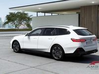 Nuova BMW 520 M Sport 197 CV (144 kW) 2026 Alpin white pastello Station wagon