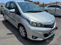Usata Toyota Yaris Lounge 90 CV (66 kW) 2012 Grigio Utilitaria