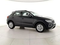 Usado VW T-Roc Life 150 CV (110 kW) 2024 Negro SUV