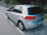 Usado VW Golf VI Highline 105 CV (77 kW) 2011 Gris Utilitario