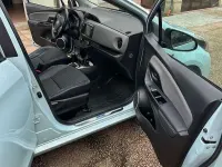 Usata Toyota Yaris Hybrid Style 75 CV (55 kW) 2015 Blu/azzurro Berlina