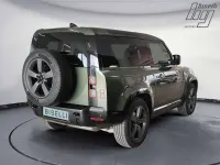 Usata Land Rover Defender SE Dynamic 200 CV (147 kW) 2026 Woolstone green SUV