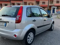 Usata Ford Fiesta 68 CV (50 kW) 2006 Grigio Utilitaria