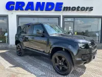 Usata Land Rover Defender SE 200 CV (147 kW) 2020 Santorini black metallizzato SUV