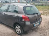 Usata Toyota Yaris Sol 100 CV (73 kW) 2009 Grigio Utilitaria