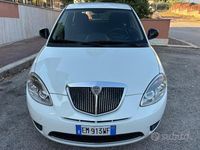 Usata Lancia Ypsilon 75 CV (55 kW) 2012 Bianco Utilitaria