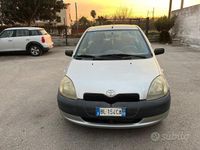 Usata Toyota Yaris 67 CV (49 kW) 2000 Grigio Berlina