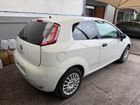 Usata Fiat Punto Evo Dynamic 77 CV (56 kW) 2012 Bianco Utilitaria