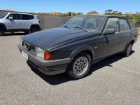 Usata Alfa Romeo 75 148 CV (108 kW) 1991 Nero Berlina