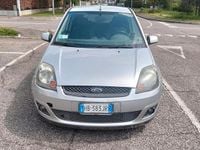 Usata Ford Fiesta 75 CV (55 kW) 2006 Grigio Utilitaria