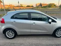 Usata Kia Rio LX 85 CV (62 kW) 2013 Argento Berlina